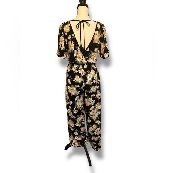 Black jumpsuit with yellow flowers - Picture 3 of 12